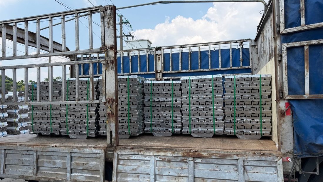 Stacked ADC12 die-casting aluminum ingots, strapped and loaded on a truck for delivery